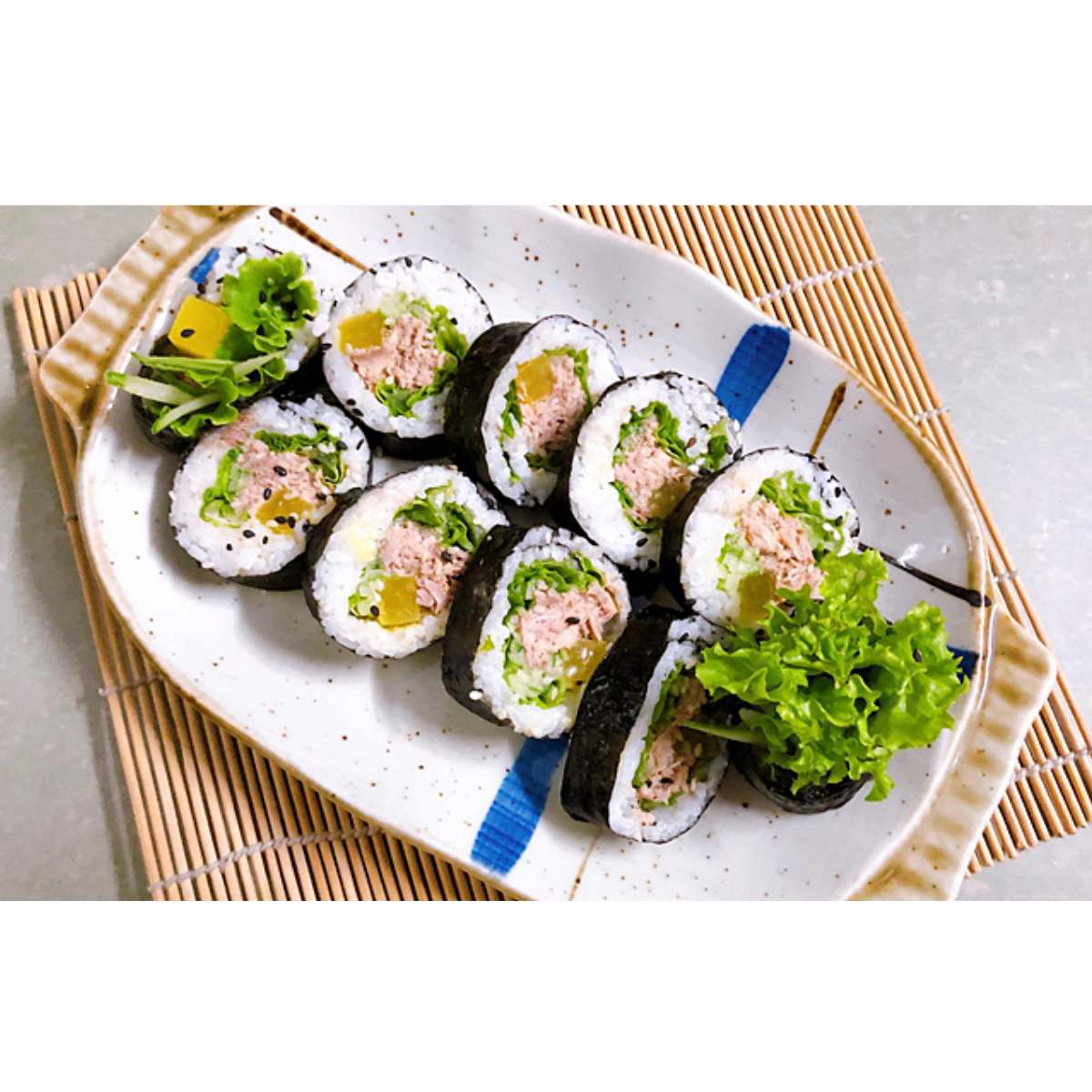 Kimbap cá thu sốt mayonnaise